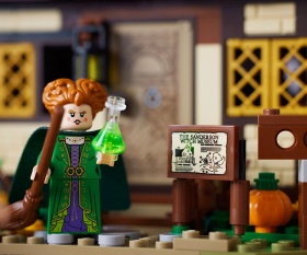 LEGO® Ideas 21341 - „Фокус-мокус“ от Disney: Къщата на сестрите Сандерсън