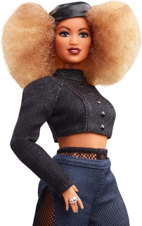 Колекционерска кукла Barbie, стилизирана от Marni Senofonte