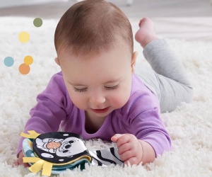 Плюшена сензорна играчка вид за игра по корем 2 в 1 Fisher Price