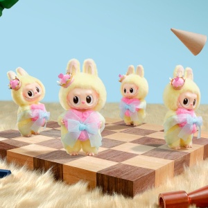 Колекционерска фигурка-ключодържател  POP MART The Monsters Серия "Да играем шах и мат - Labubu , 17см