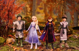 Игрален комплект с 4 кукли Disney Frozen II -  Анна,Елза,Хънимарен и Райдър