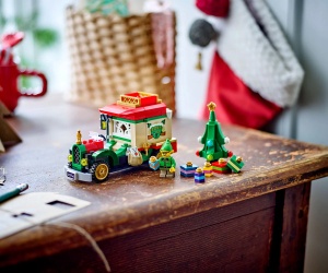 LEGO® Iconic 40746 - Камионът за доставки на Дядо Коледа