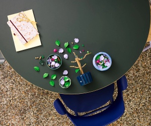 LEGO® Icons 10372 - Хибискус