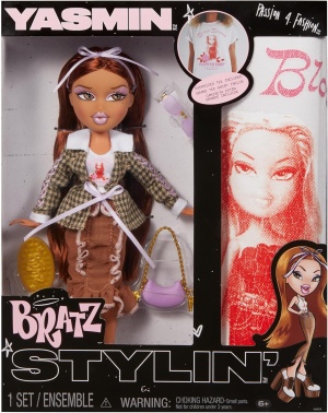 Кукла Bratz Stylin' Ясмин с тениска, която можете да се проектира