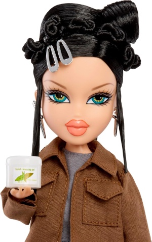 Bratz x Mean Girls Кукла Джанис - колекционерска модна кукла с 2 тоалета