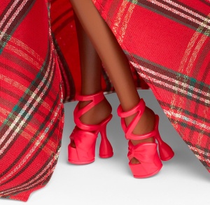 Кукла Barbie Signature - 2024 Holiday Barbie, в празнична рокля и тъмна коса