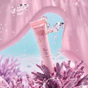 Essence Блестящ гланц за устни Disney THE LITTLE MERMAID с пептиди  