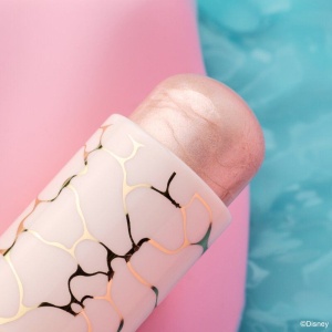 Essence Хайлайтър стик  Disney THE LITTLE MERMAID 