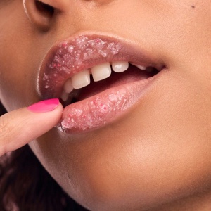 Essence Скраб за устни Disney THE LITTLE MERMAID 